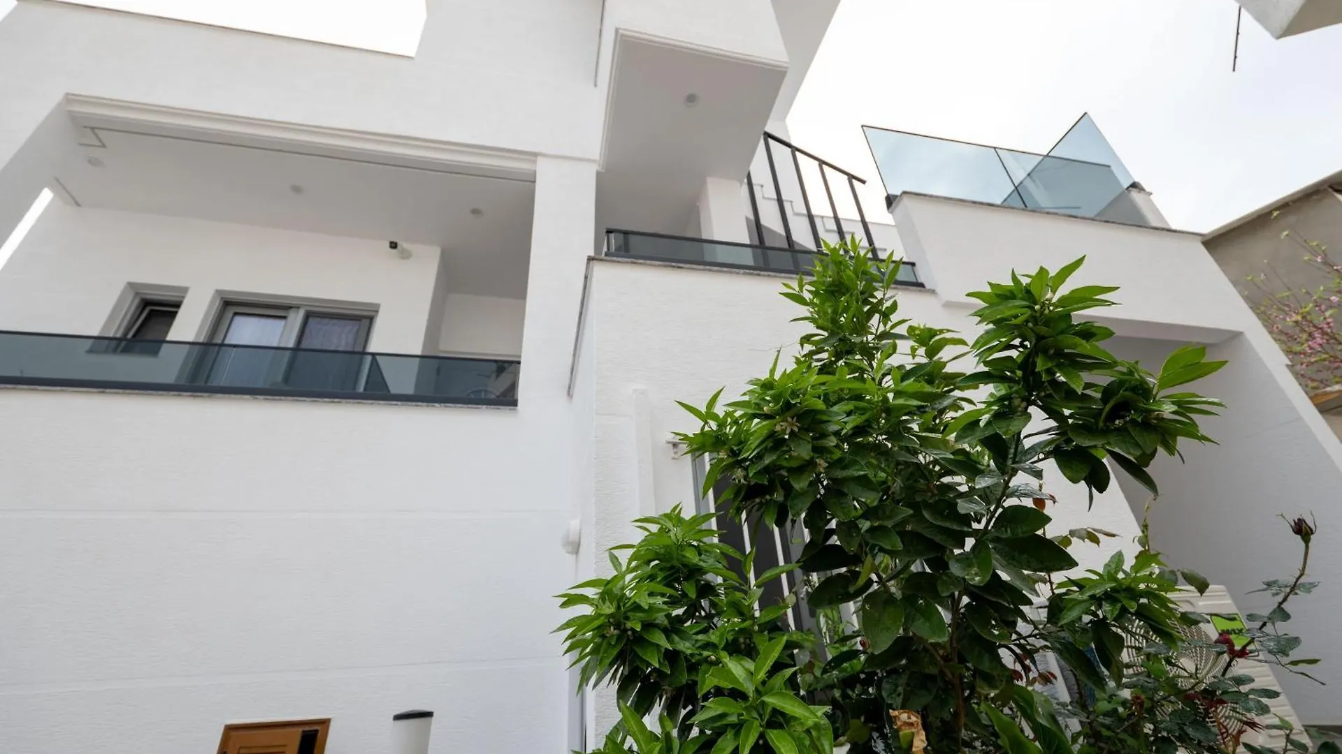 Vila Lubora Ksamil Guest house