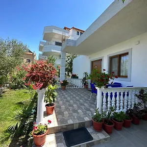 Xhuliano Guest house